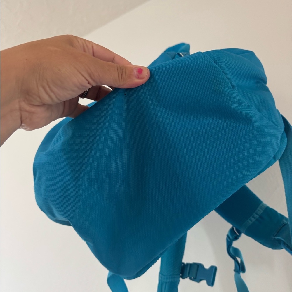 Incase‎ Vibrant Blue Backpack - Picture 4 of 10